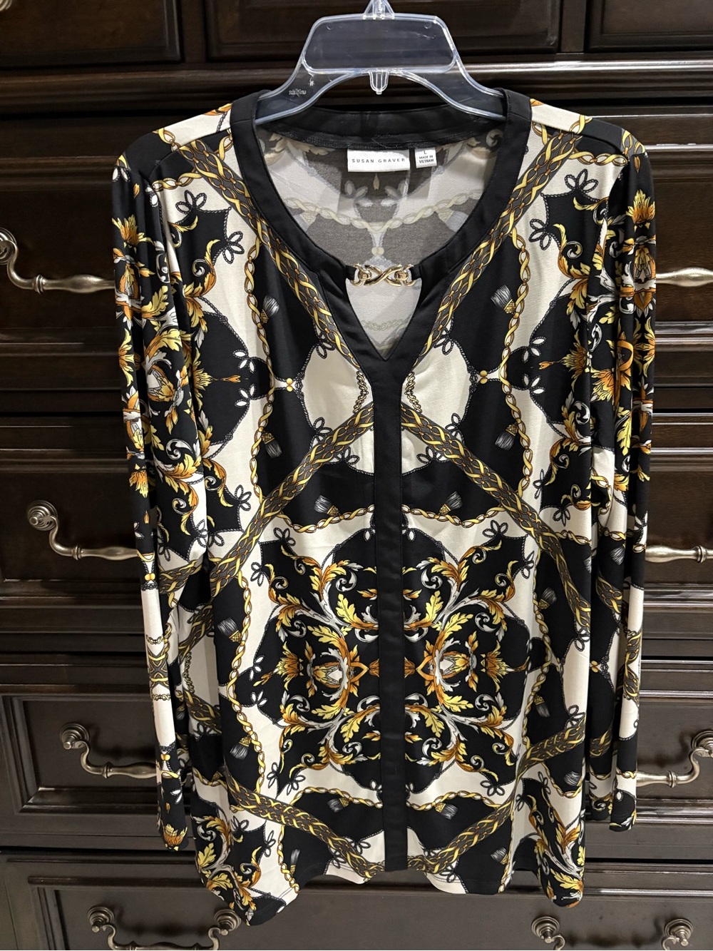 Susan Graver Liquid Knit Black/Cream/Gold Chain-Print V-Neck Long Sleeve Top-SzL